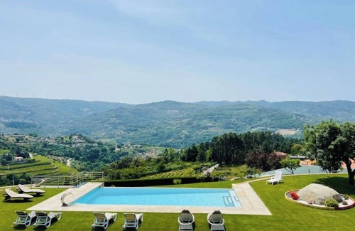 Miguas Casa | HostWise – Douro View Villa w/ 10 Suites and Pool