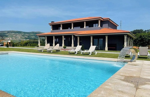 Miguas Casa | HostWise – Douro View Villa w/ 10 Suites and Pool
