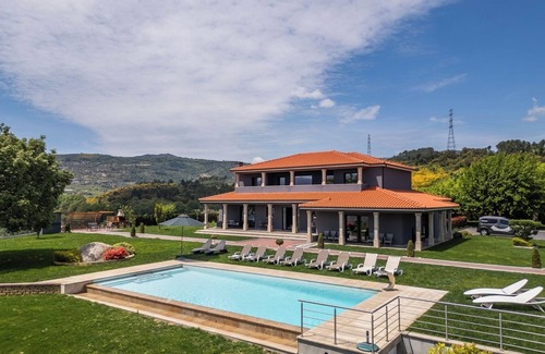 Miguas Casa | HostWise – Douro View Villa w/ 10 Suites and Pool