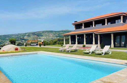 Miguas Casa | HostWise – Douro View Villa w/ 10 Suites and Pool
