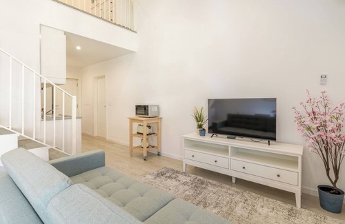 Paranhos Apartamento | HostWise - Charming Mezzanine Studio