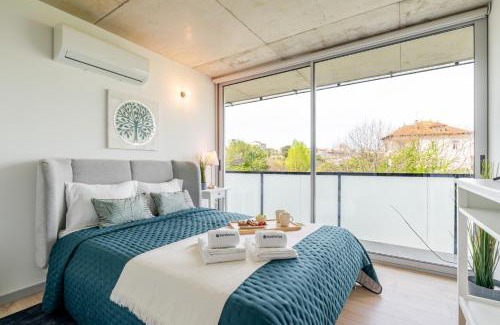 Vila Nova de Gaia Apartamento | HostWise - Modern Flat w/Balcony, Garage & Pool