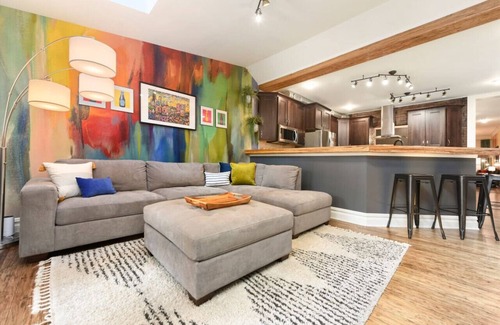 South Side Flats Casa | ★ HostWise Stays ★ King Beds, Driveway, Fire Pit, EV Charger!