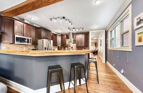 South Side Flats Casa | ★ HostWise Stays ★ King Beds, Driveway, Fire Pit, EV Charger!