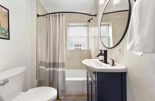 Lower Lawrenceville Apartamento | HostWise Stays - Prime Butler St Location - Lower Lawrenceville