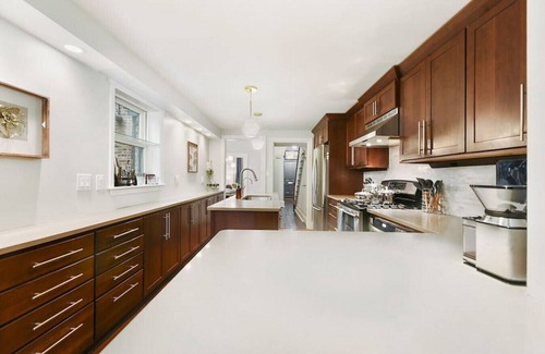 Central Northside Casa | ★ HostWise Stays ★ Restored Victorian in the Mexican War Streets! Garage parking, family friendly