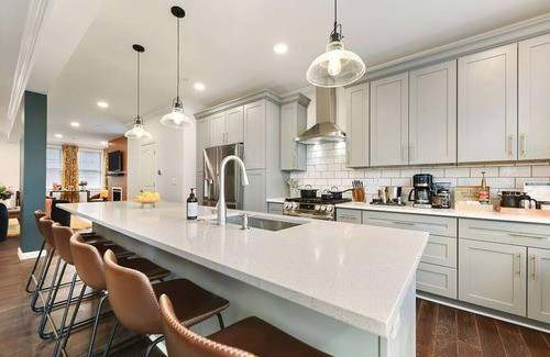 Central Northside Casa | ★★HostWise Stays★★ Rooftop Deck ★ Garage ★ New Build ★ Great Location