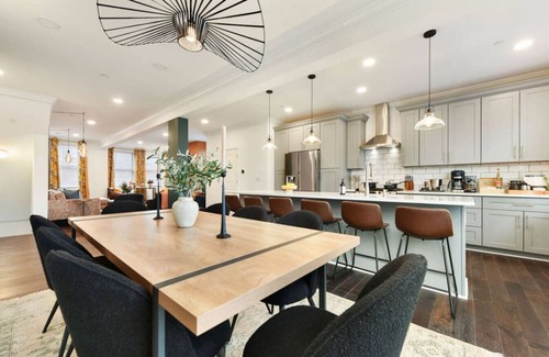 Central Northside Casa | ★★HostWise Stays★★ Rooftop Deck ★ Garage ★ New Build ★ Great Location