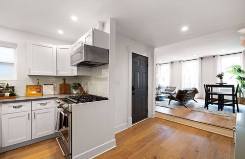 Central Northside Apartamento | ★HostWise Stays★ Stylish War Streets Retreat | Easy Walk to Stadiums & Dining