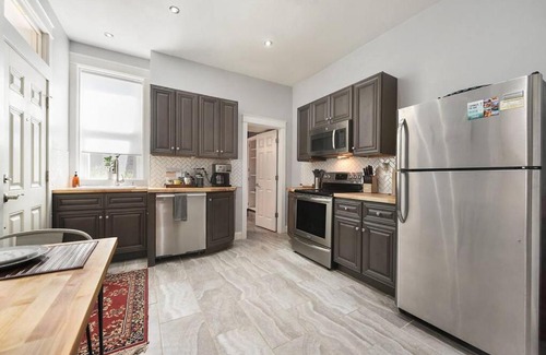 Bloomfield Casa | HostWise Stays - The Edmond - Bloomfield Apartment in a great location!