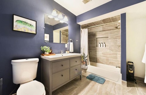 Bloomfield Casa | HostWise Stays - The Edmond - Bloomfield Apartment in a great location!