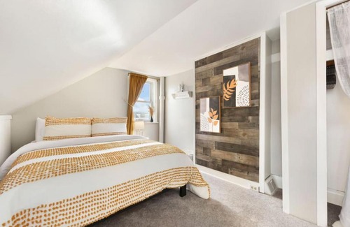 Lawrenceville Casa | HostWise Stays - The Geneva - Easy Walk to Childrens