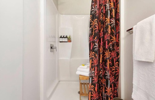 Lawrenceville Casa | HostWise Stays - The Geneva - Easy Walk to Childrens