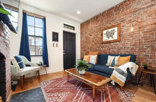 Lower Lawrenceville Casa | HostWise Stays - The Lodi - Lower Lawrenceville, Beautiful!