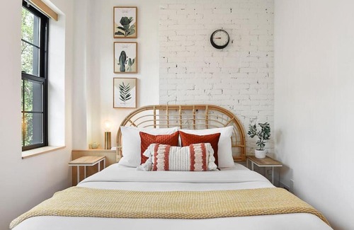Lower Lawrenceville Casa | HostWise Stays - The Lodi - Lower Lawrenceville, Beautiful!