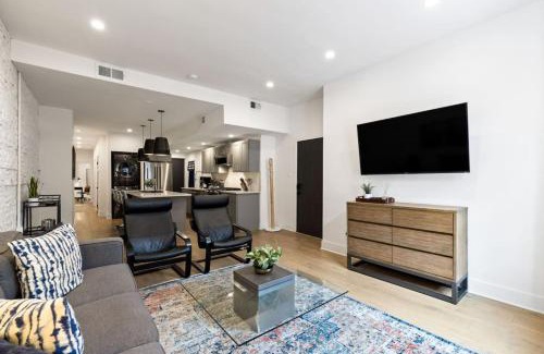 Central Northside Apartamento | HostWise Stays - The Palo - No Stairs, Mexican War Streets, Family Friendly