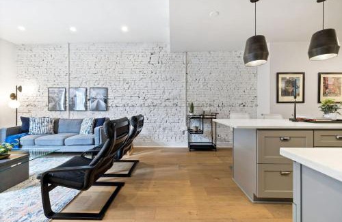 Central Northside Apartamento | HostWise Stays - The Palo - No Stairs, Mexican War Streets, Family Friendly