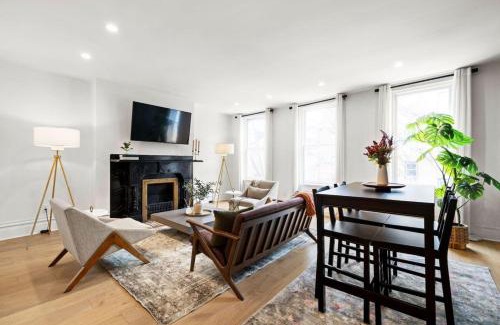 Central Northside Apartamento | HostWise Stays - The Palo - Stylish War Streets Retreat, Highly Walkable