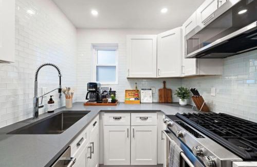 Central Northside Apartamento | HostWise Stays - The Palo - Stylish War Streets Retreat, Highly Walkable