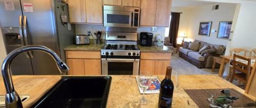 Taylor Ranch Casa | Hot Air Balloon Haven, King Bed, Office, Foosball, Crib
