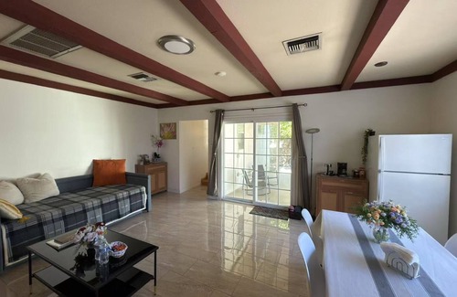 Alhambra Casa | Hot jacuzzi, near LA! Lovely, quiet home!