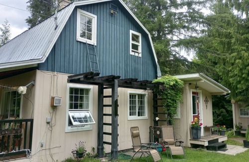 Fauquier Cabaña | A White Xmas @ Kootenay Lavender Cottage, a warm aromatic escape from the cold!