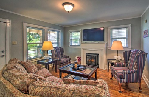 Hot Springs Casa | Hot Springs Home - Walk to Oaklawn Casino!