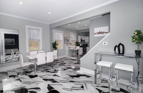 Tremont Casa | Hot Tremont House - 6 Bed 3 Bath