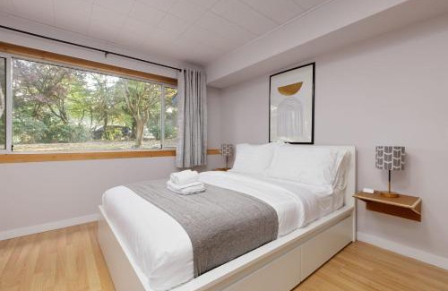Burnaby Casa | Hot tub 2 BR beautiful seconary suite