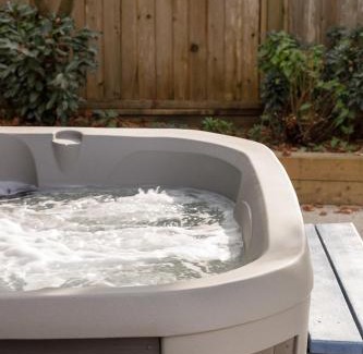Burnaby Casa | Hot tub 2 BR beautiful seconary suite