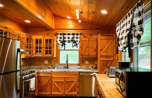 Franklin Cabina | Hot Tub-3 Kings-stunning VIEW - Dog Friendly, Wifi, Fire Pit, Garden, Games