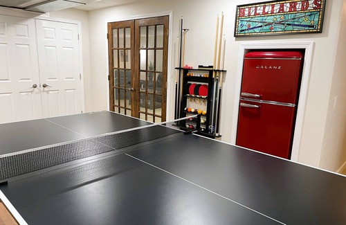 Oshkosh Casa | Hot tub - 4 Bedroom - 3.5 Bathrooms - Perfect Location