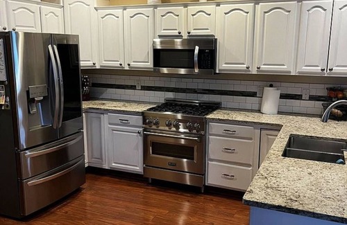 Oshkosh Casa | Hot tub - 4 Bedroom - 3.5 Bathrooms - Perfect Location