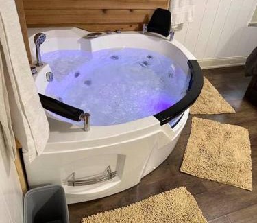 Moorhead Apartamento | Hot Tub 5 beds