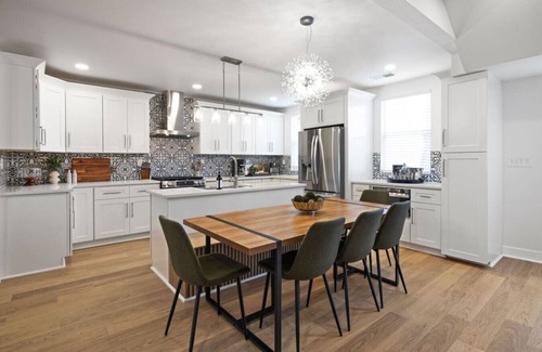 Central Northside Casa | Hot Tub | 5br | Parking | Deck | Amenities Galore!