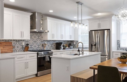 Central Northside Casa | Hot Tub | 5br | Parking | Deck | Amenities Galore!