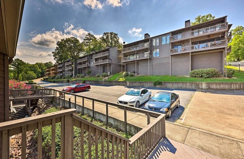 Lake Hamilton Apartamento | Hot Tub Access: Fantastic Condo in Hot Springs!