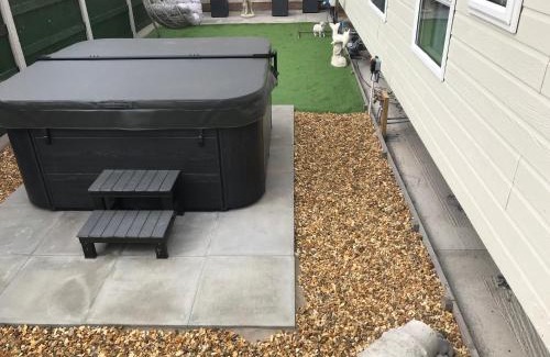 Kinmel Bay Otro | Hot Tub Accommodation North Wales Lodge