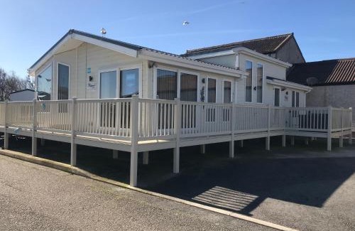 Kinmel Bay Otro | Hot Tub Accommodation North Wales Lodge
