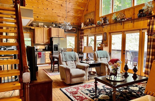 Scaly Mountain Cabina | Hot Tub and Beautiful Deck, Sky Valley Amenities, Sleeps 5