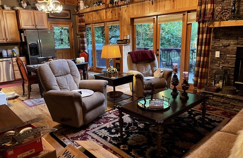 Scaly Mountain Cabina | Hot Tub and Beautiful Deck, Sky Valley Amenities, Sleeps 5