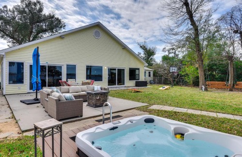 Panama City Casa | Hot Tub and Boat Dock Getaway on Deerpoint Lake!