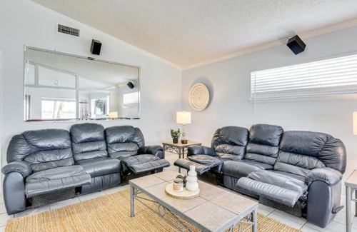 Panama City Casa | Hot Tub and Boat Dock Getaway on Deerpoint Lake!