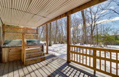 Lake Harmony Casa | Hot Tub and Community Perks Big Boulder Lake Escape