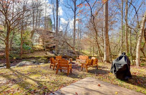 Gatlinburg - Pigeon Forge Casa | Hot Tub and Creek Gatlinburg Group Getaway!