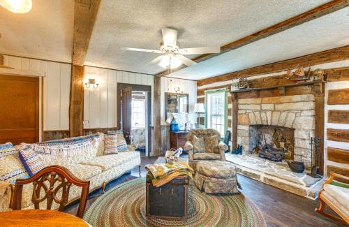 Perryville Casa | Hot Tub and Creek Views Secluded Perryville Cabin