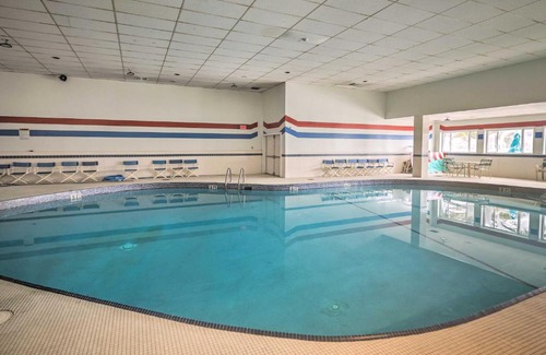Pocono Mountain Lake Casa | Hot Tub and Deck Pet-Friendly Poconos Getaway!