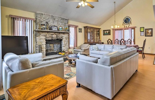 Pocono Mountain Lake Casa | Hot Tub and Deck Pet-Friendly Poconos Getaway!