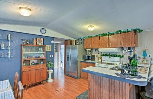 Grove Casa | Hot Tub and Deck Tranquil Home Near Grand Lake