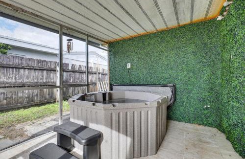 Miramar Casa | Hot Tub and Fenced Yard Pet-Friendly Miramar Haven!